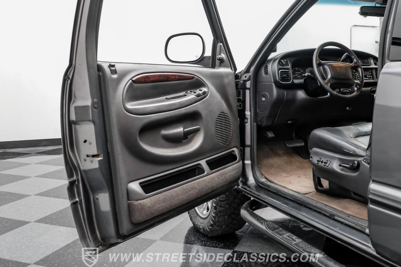 2002 Dodge Ram 2500 Quad Cab Laramie SLT