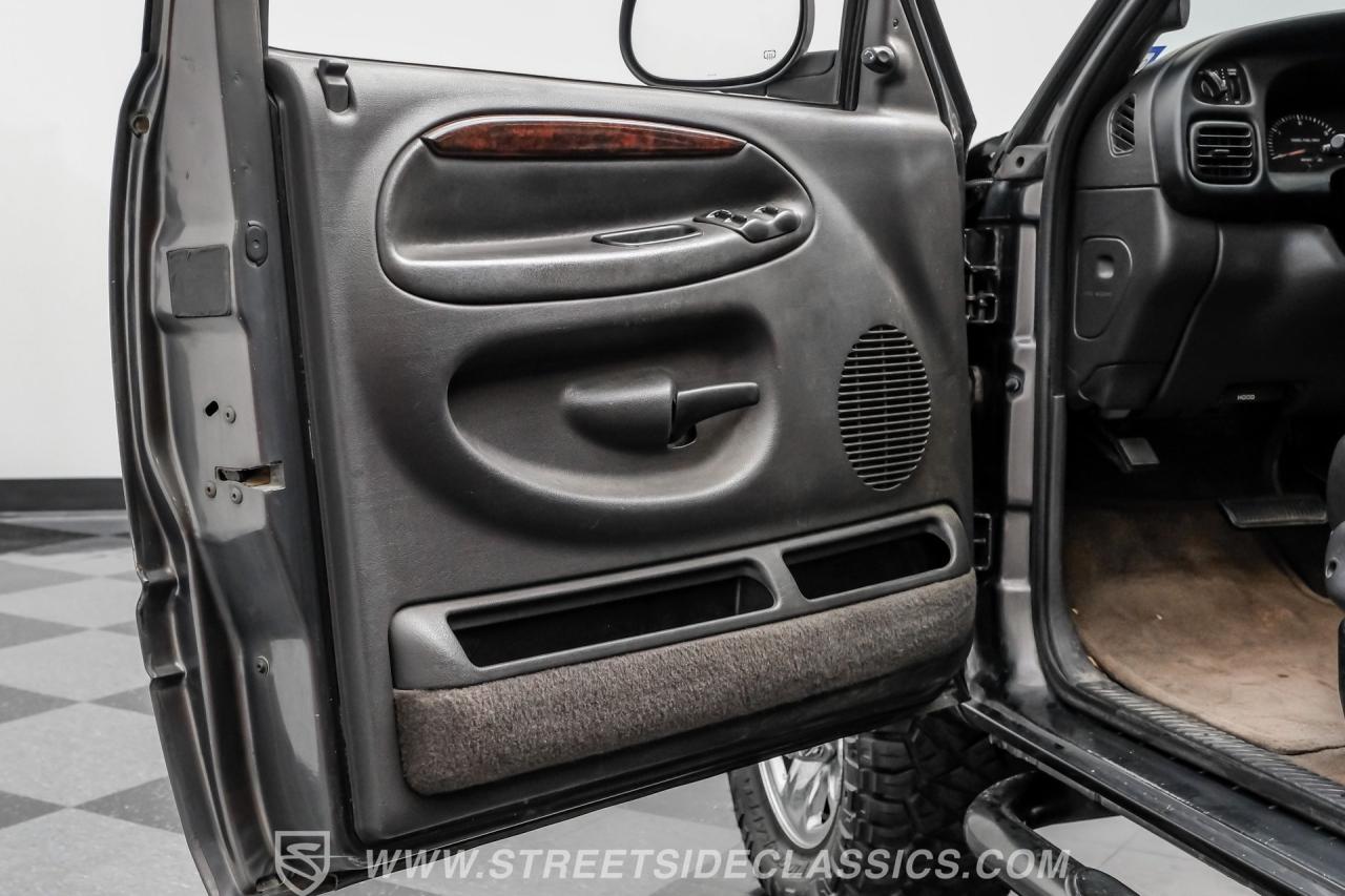 2002 Dodge Ram 2500 Quad Cab Laramie SLT