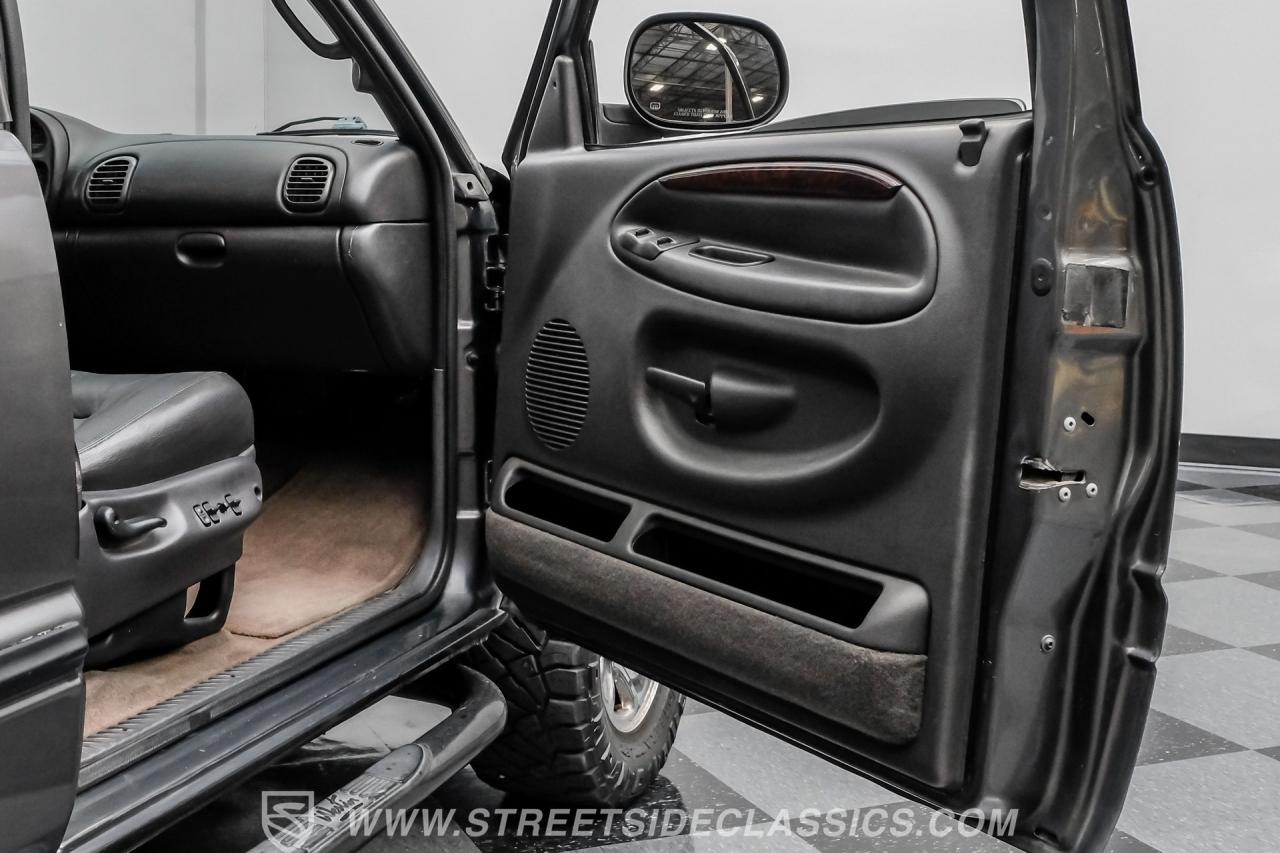 2002 Dodge Ram 2500 Quad Cab Laramie SLT