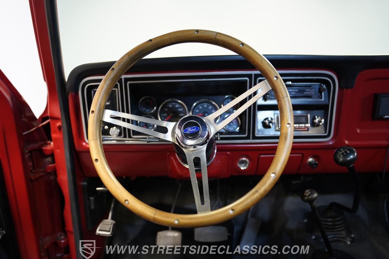 1976 Ford F-100 Custom Cab 4X4