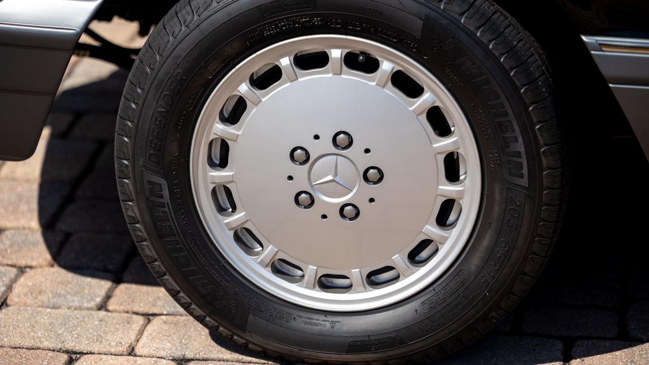 1991 Mercedes - Benz 560 SEC