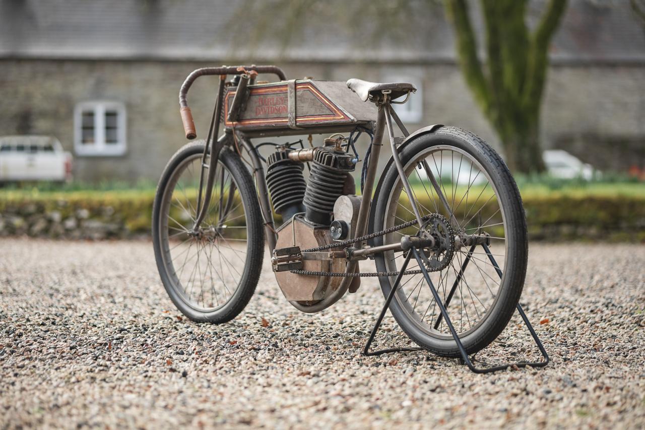 1915 Harley Davidson Showroom Replica