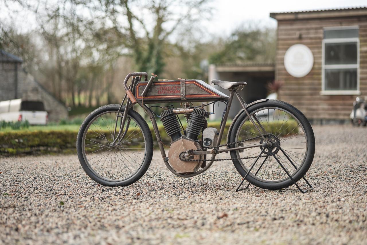 1915 Harley Davidson Showroom Replica