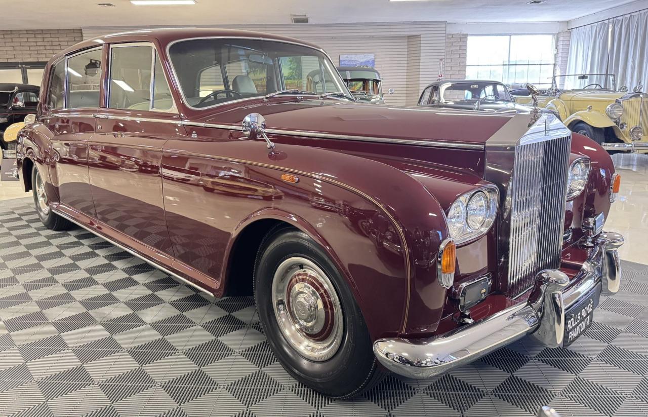 1975 Rolls - Royce Phantom VI