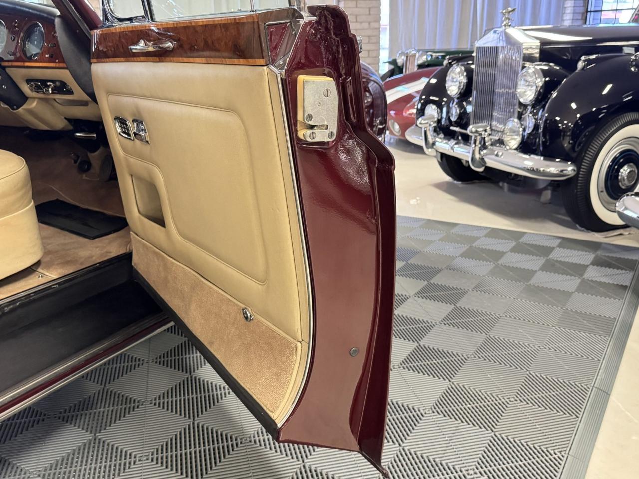 1975 Rolls - Royce Phantom VI