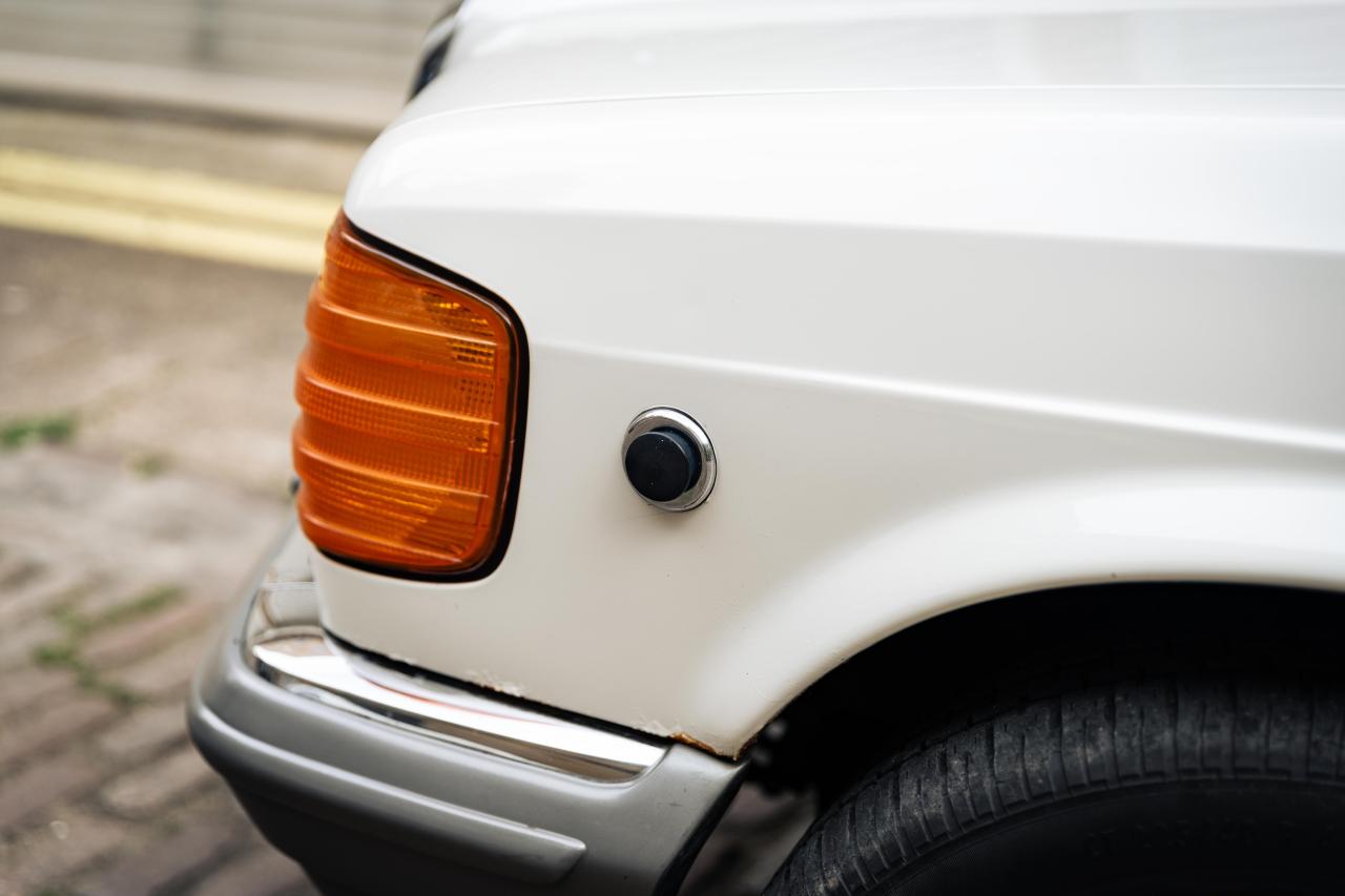 1984 Mercedes - Benz 500 SEL (Armoured)