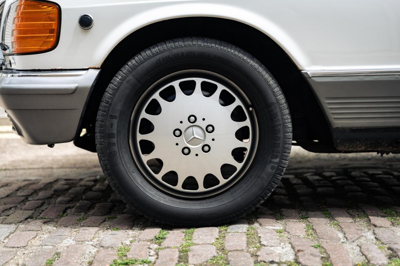 1984 Mercedes - Benz 500 SEL (Armoured)