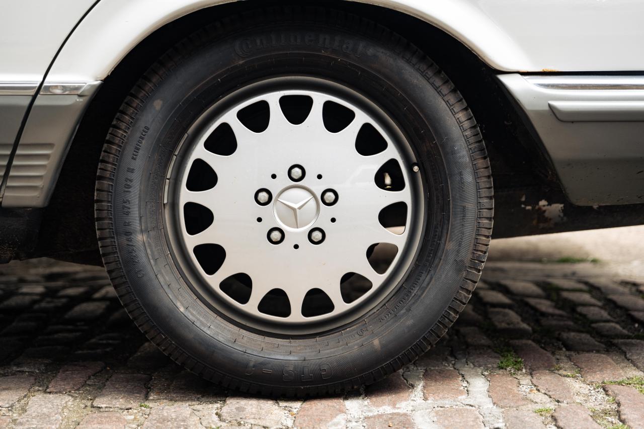 1984 Mercedes - Benz 500 SEL (Armoured)