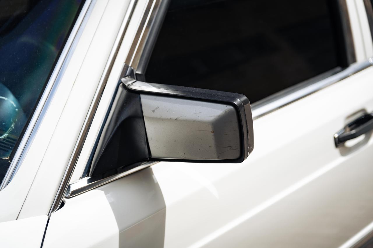 1984 Mercedes - Benz 500 SEL (Armoured)