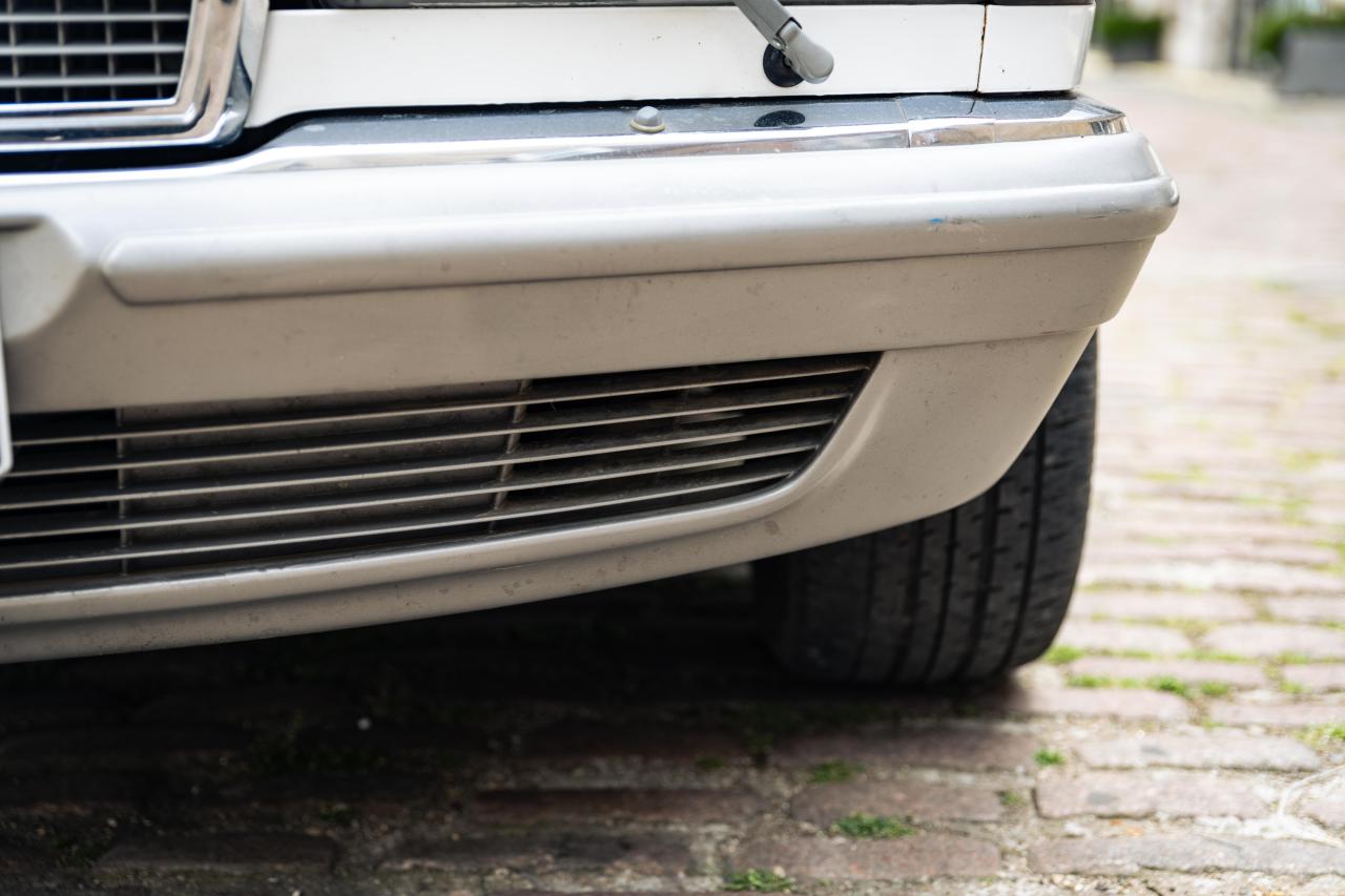 1984 Mercedes - Benz 500 SEL (Armoured)