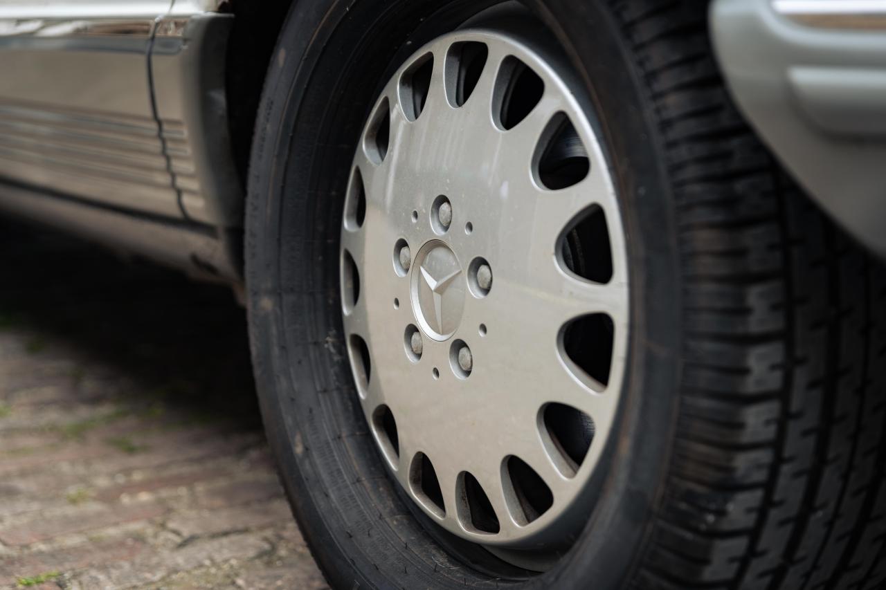 1984 Mercedes - Benz 500 SEL (Armoured)