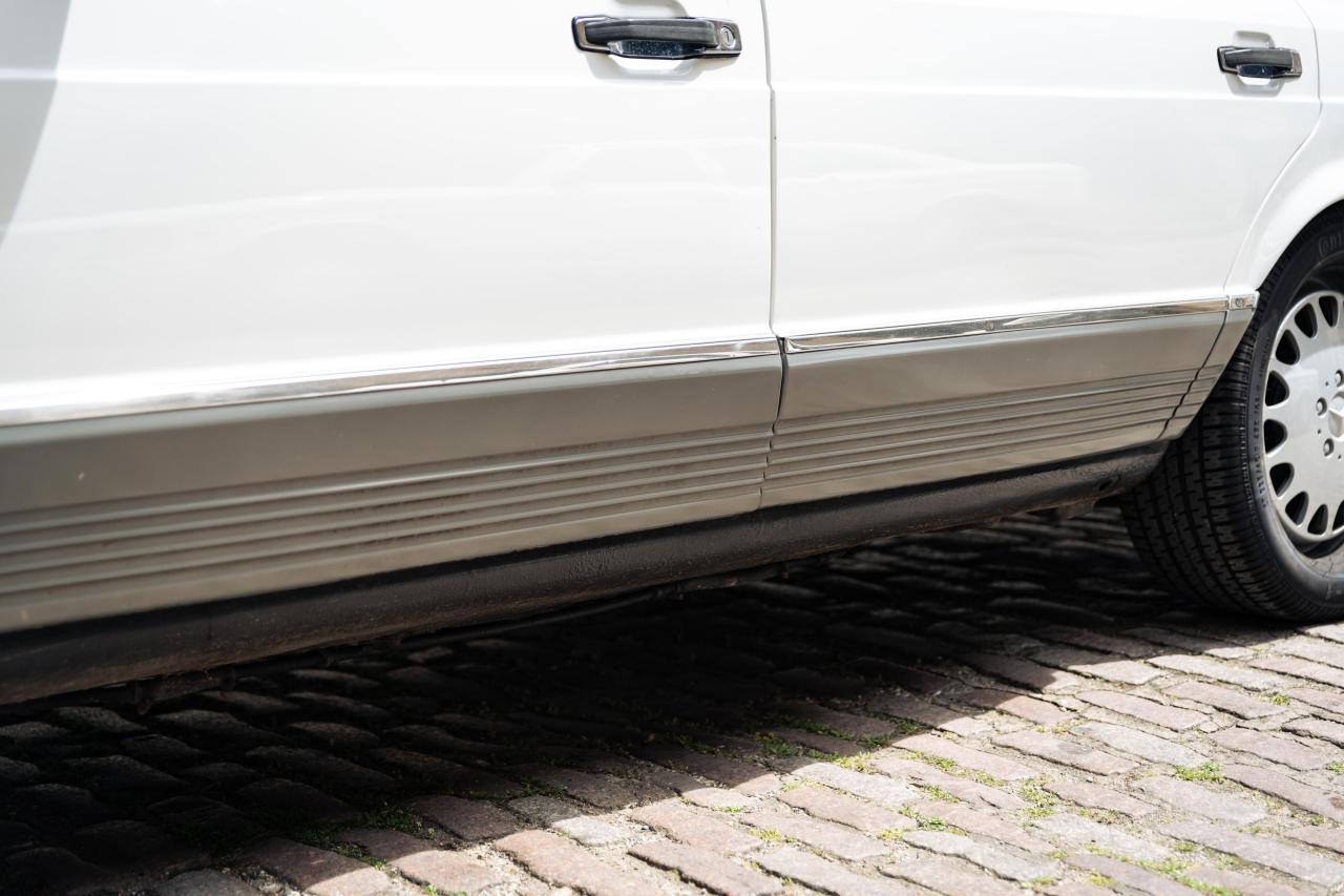 1984 Mercedes - Benz 500 SEL (Armoured)