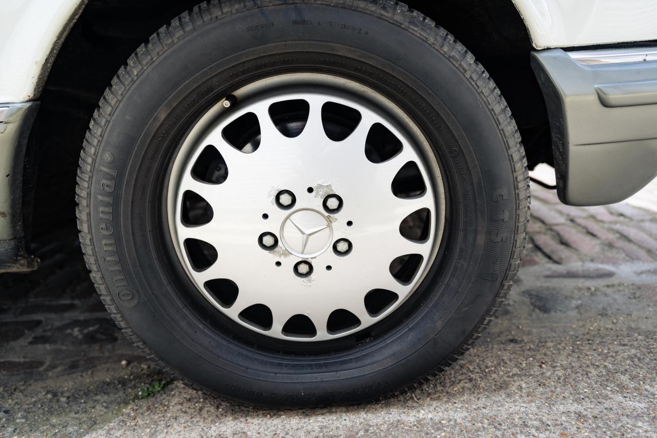 1984 Mercedes - Benz 500 SEL (Armoured)