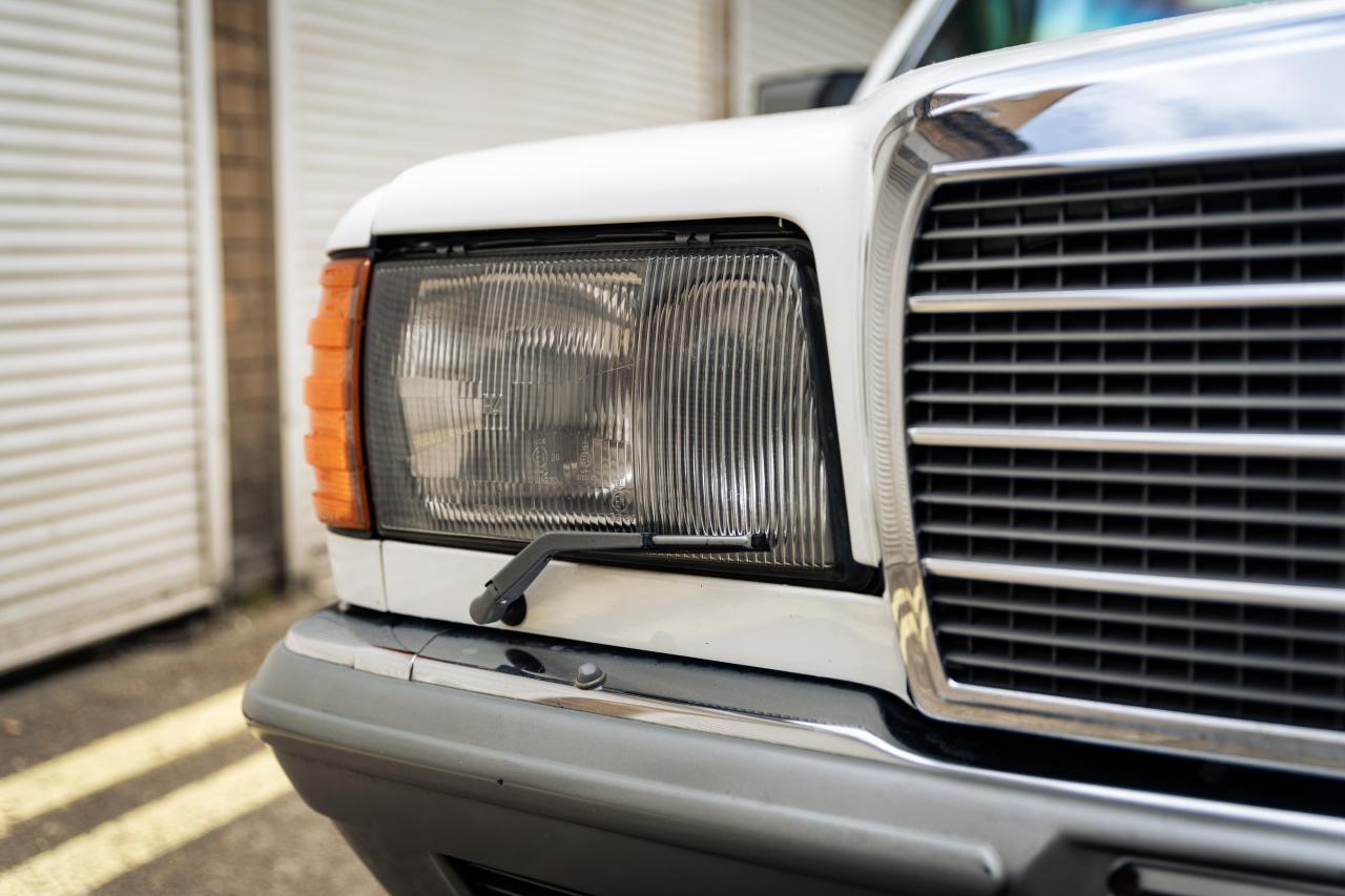 1984 Mercedes - Benz 500 SEL (Armoured)