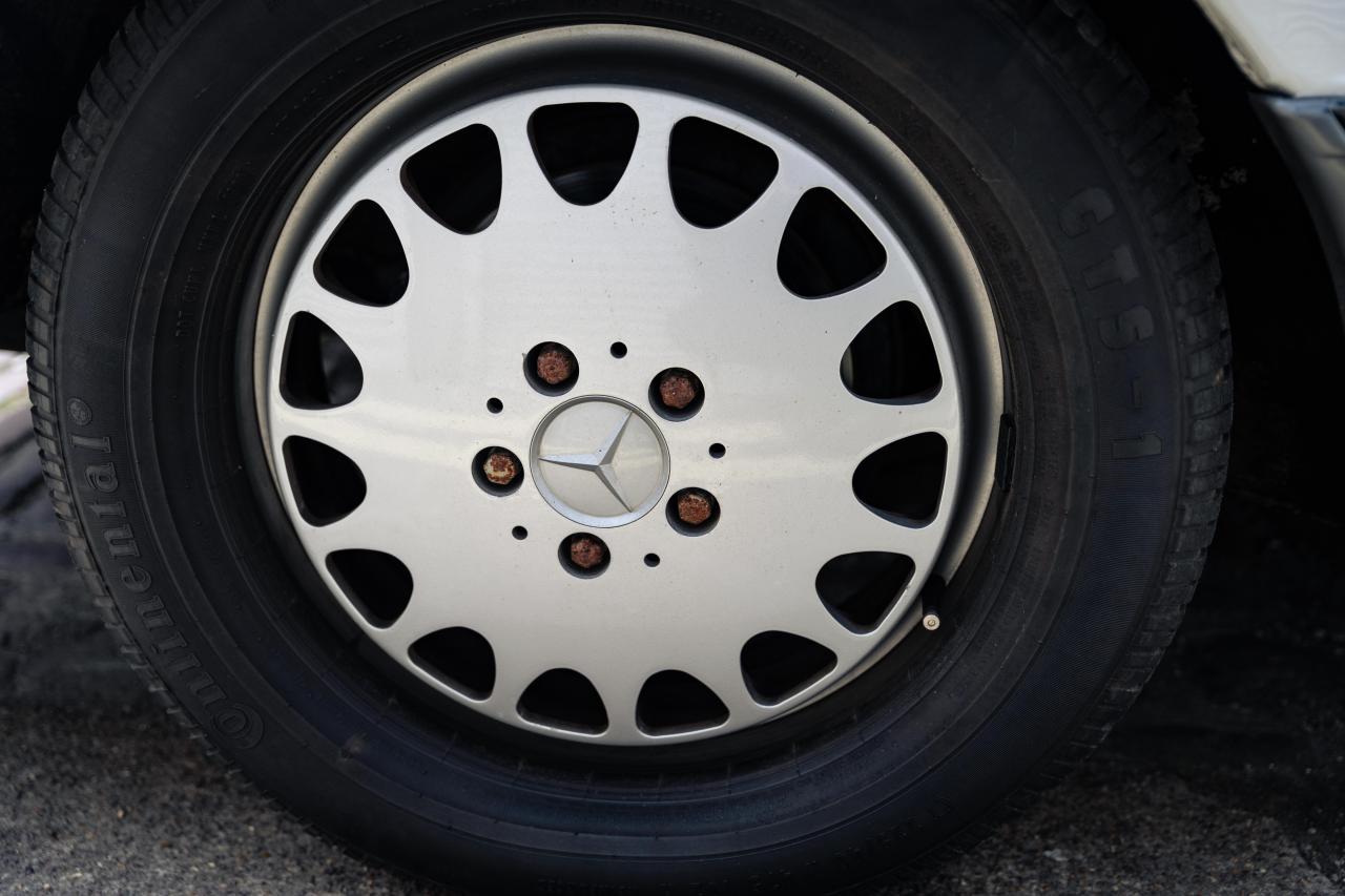 1984 Mercedes - Benz 500 SEL (Armoured)