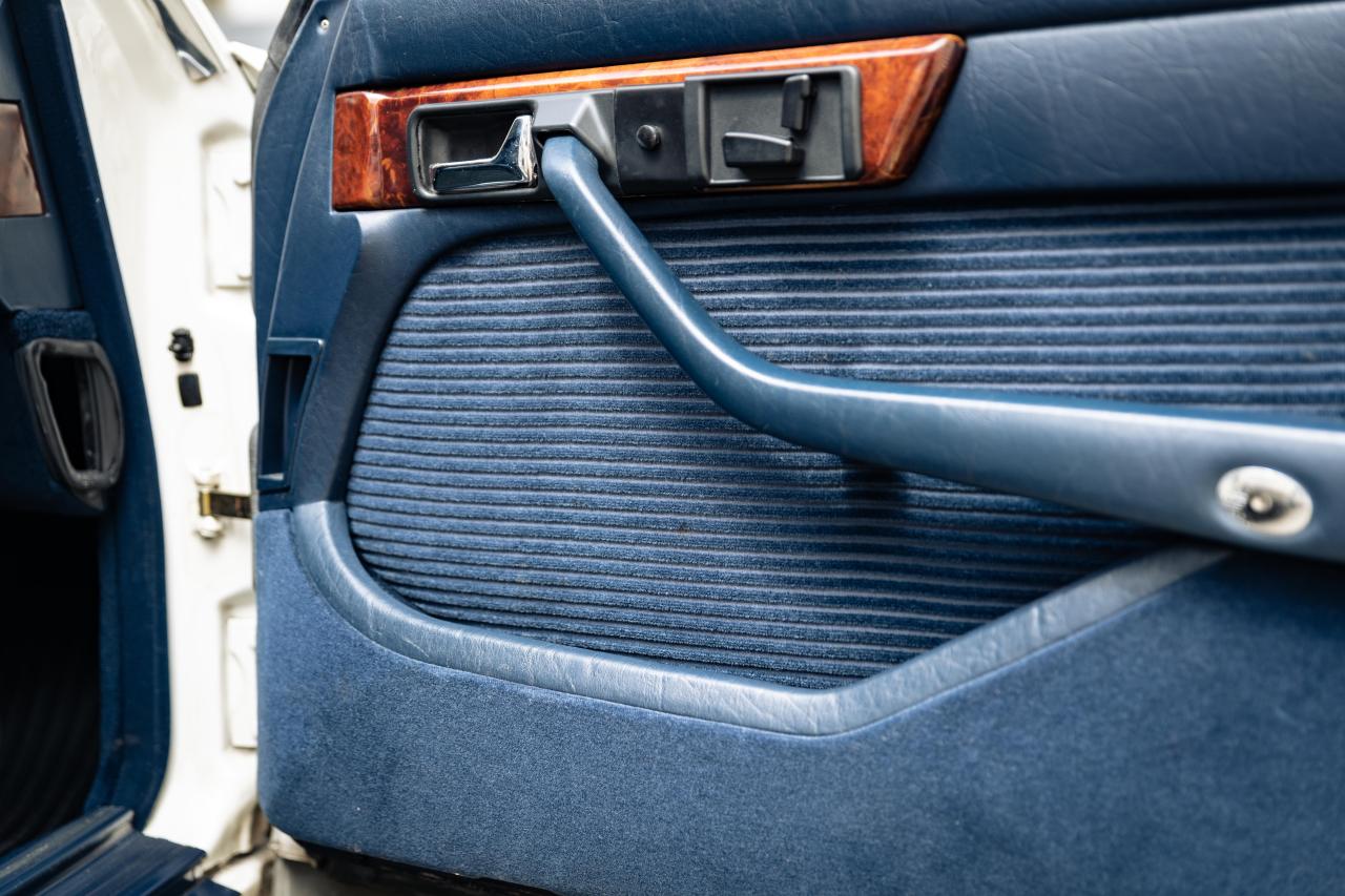 1984 Mercedes - Benz 500 SEL (Armoured)