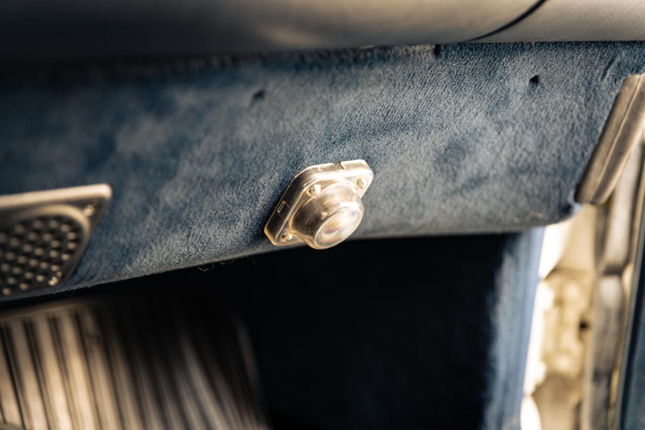 1984 Mercedes - Benz 500 SEL (Armoured)