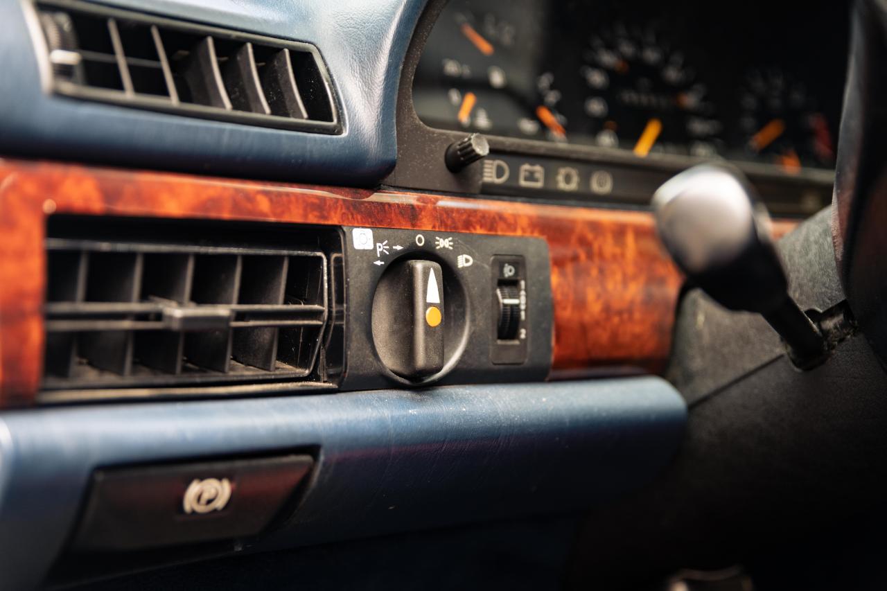 1984 Mercedes - Benz 500 SEL (Armoured)