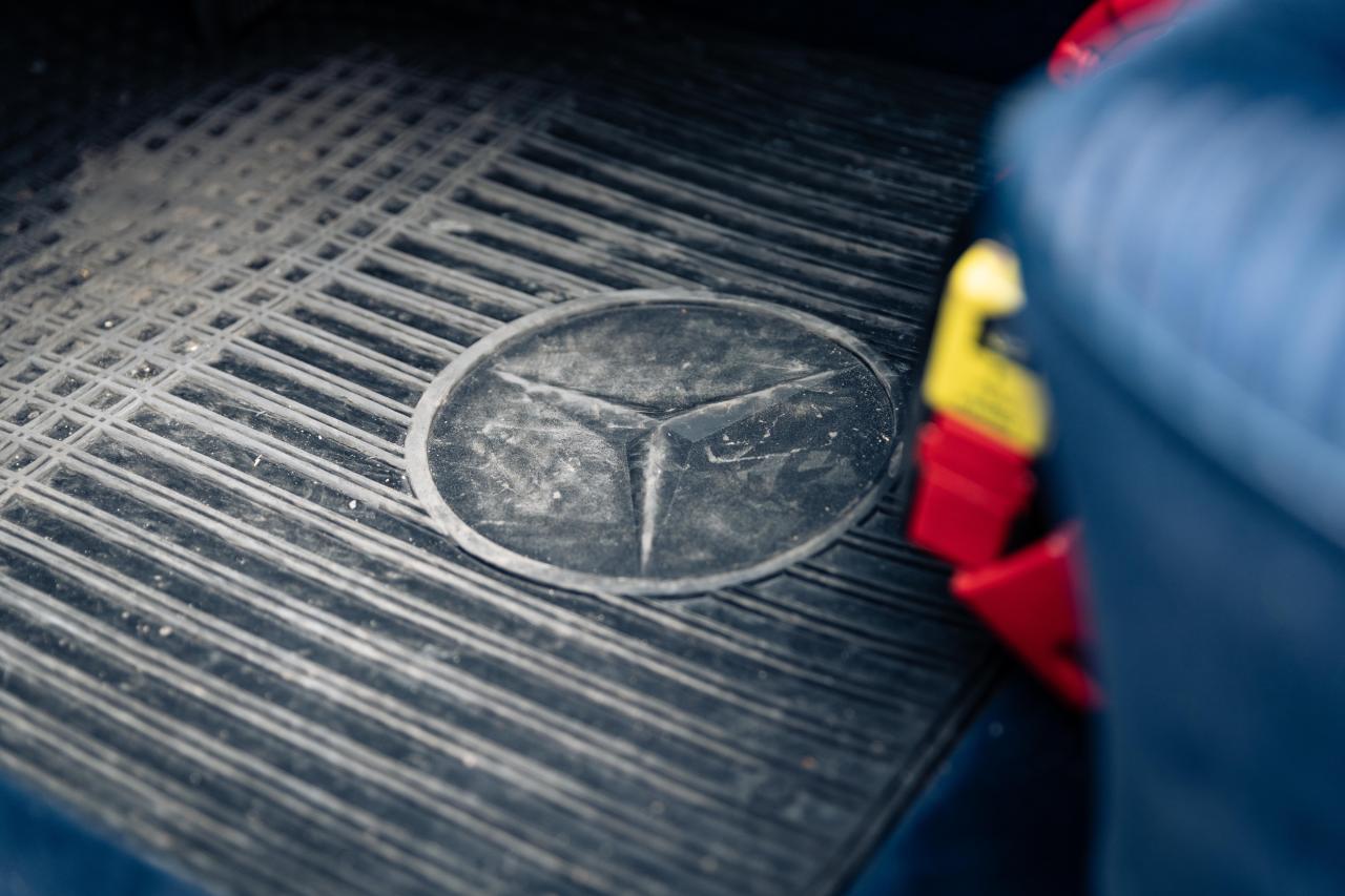 1984 Mercedes - Benz 500 SEL (Armoured)