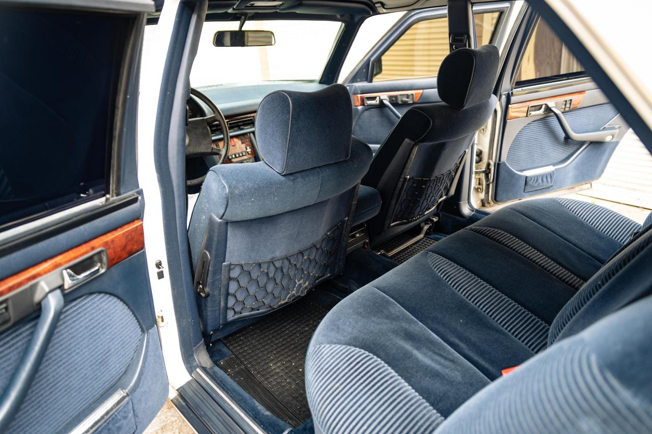 1984 Mercedes - Benz 500 SEL (Armoured)