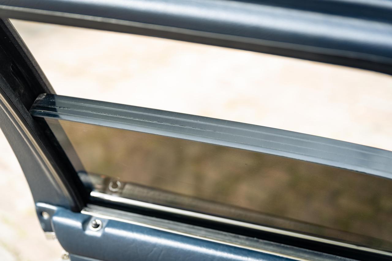 1984 Mercedes - Benz 500 SEL (Armoured)