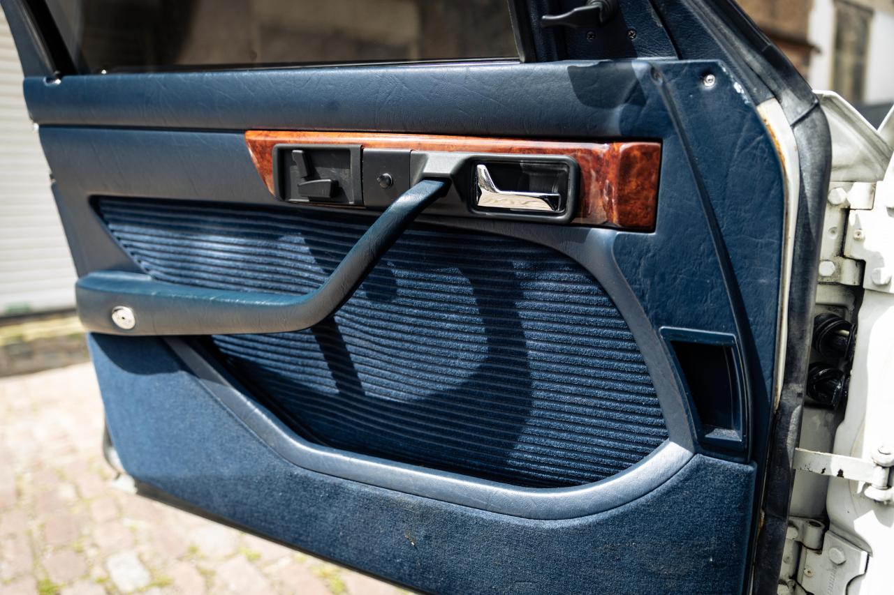 1984 Mercedes - Benz 500 SEL (Armoured)