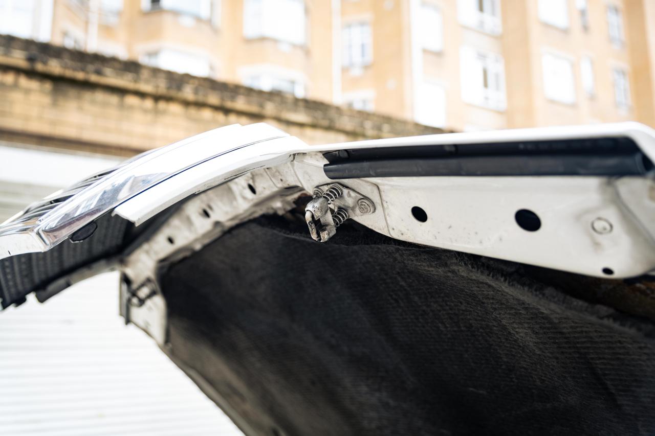 1984 Mercedes - Benz 500 SEL (Armoured)