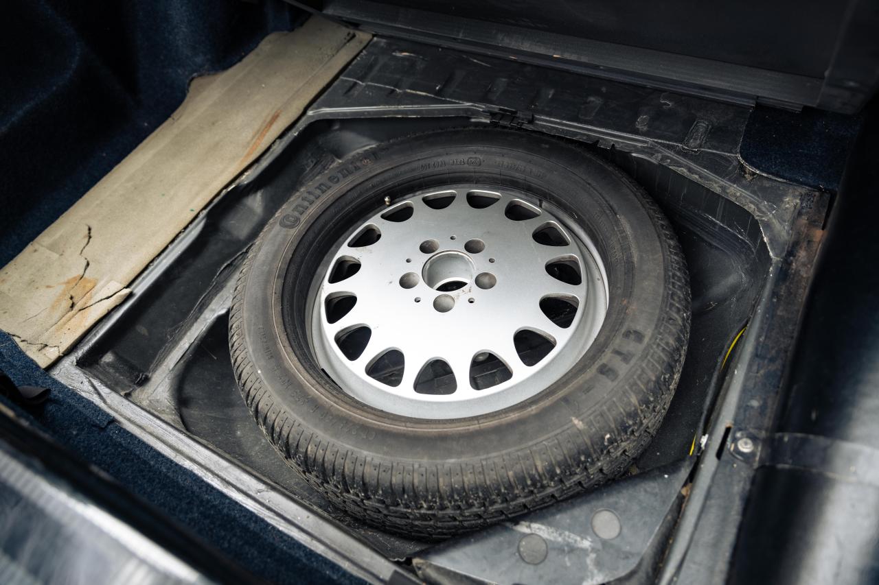 1984 Mercedes - Benz 500 SEL (Armoured)