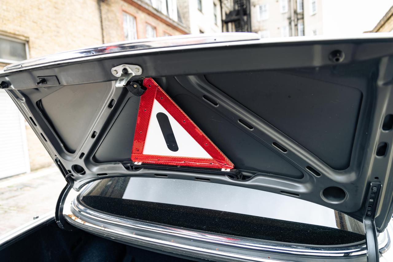 1984 Mercedes - Benz 500 SEL (Armoured)