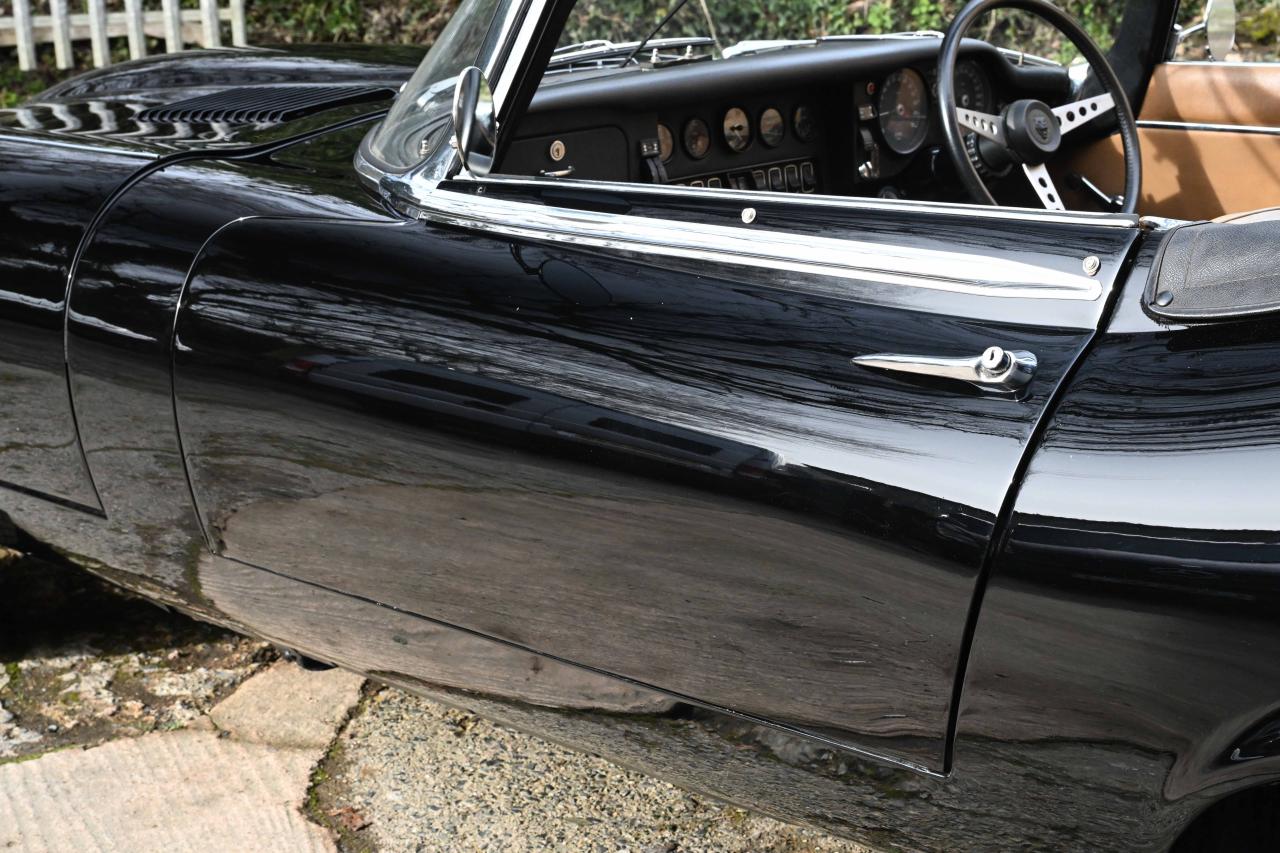 1974 Jaguar E-Type Series III (Commemorative Edition)