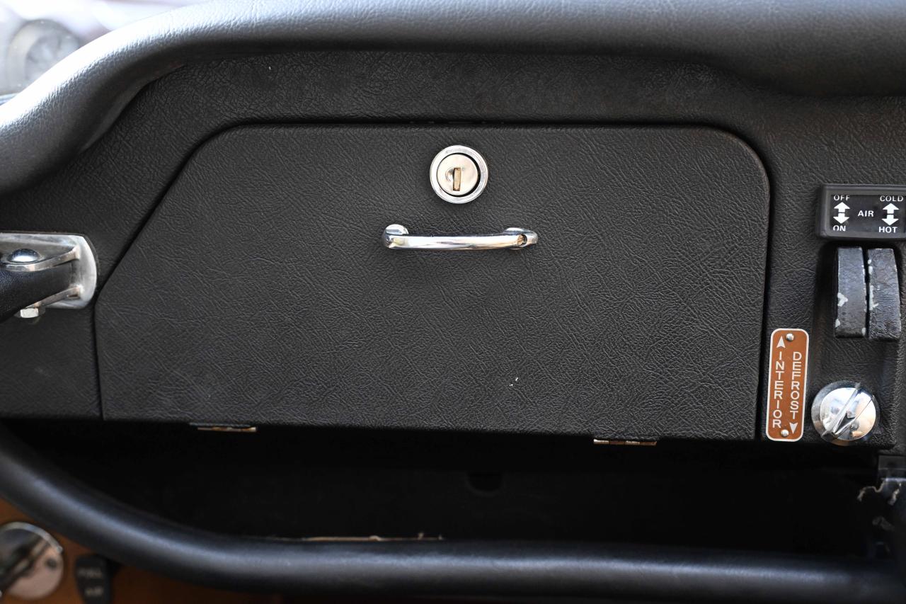 1974 Jaguar E-Type Series III (Commemorative Edition)