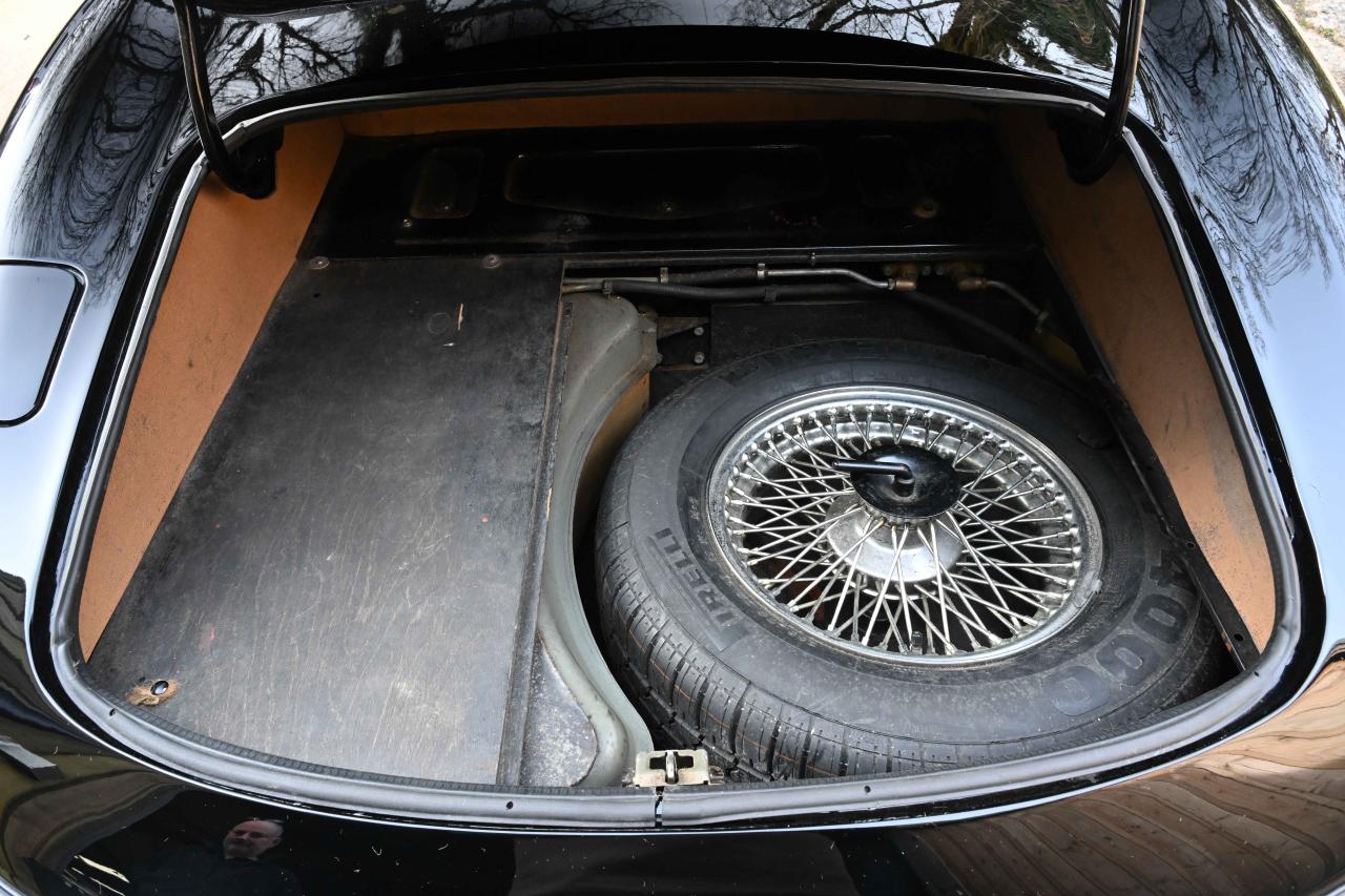 1974 Jaguar E-Type Series III (Commemorative Edition)