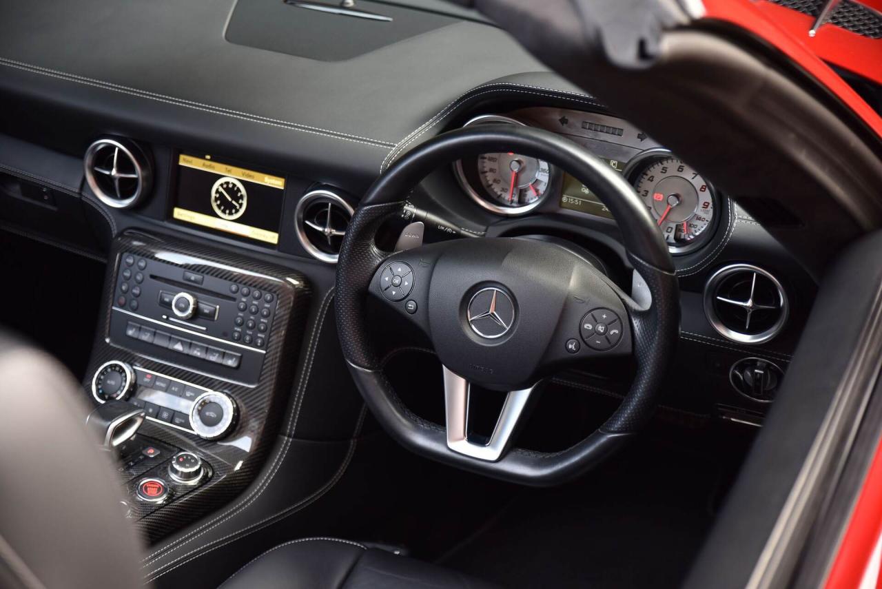 2011 Mercedes - Benz SLS 63 AMG Roadster