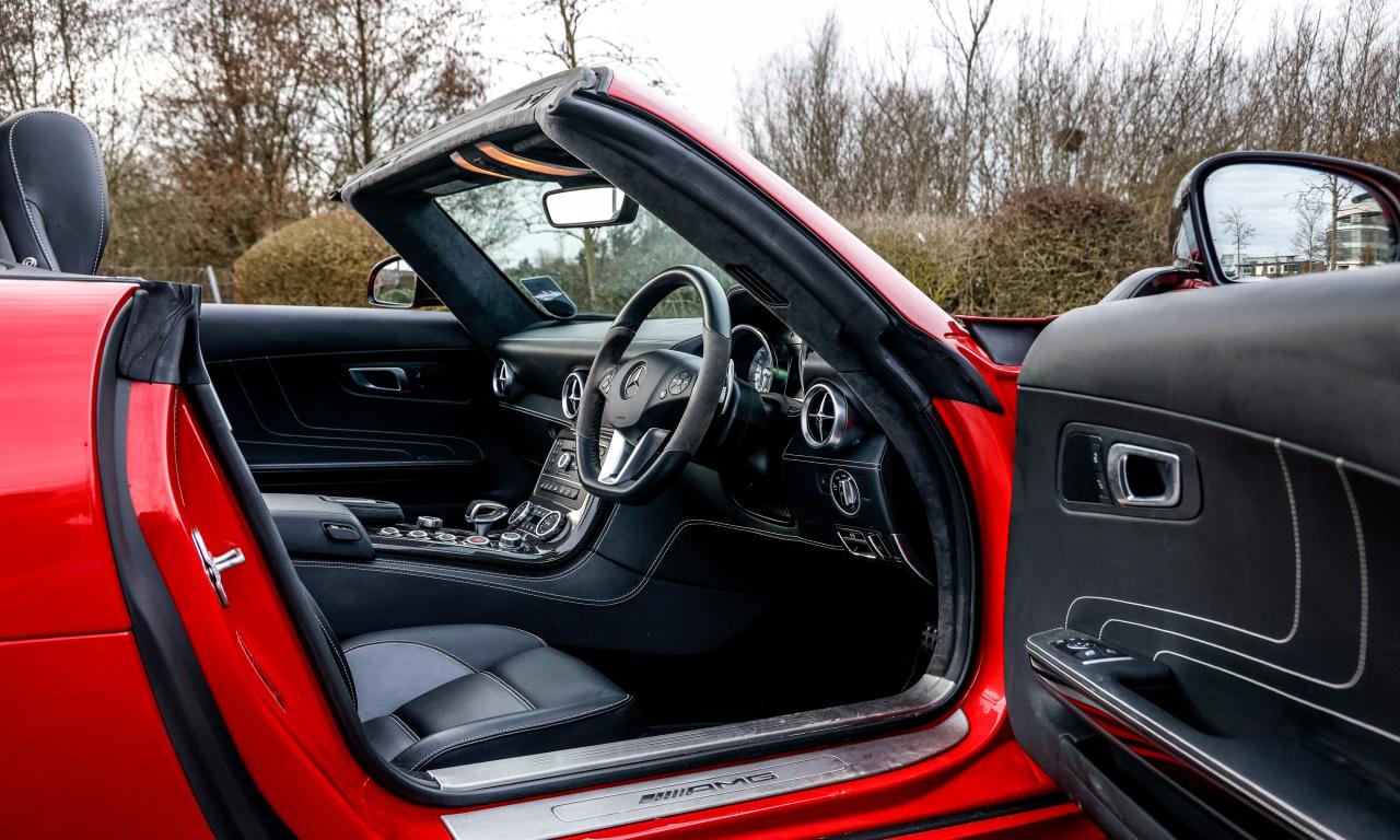 2011 Mercedes - Benz SLS 63 AMG Roadster