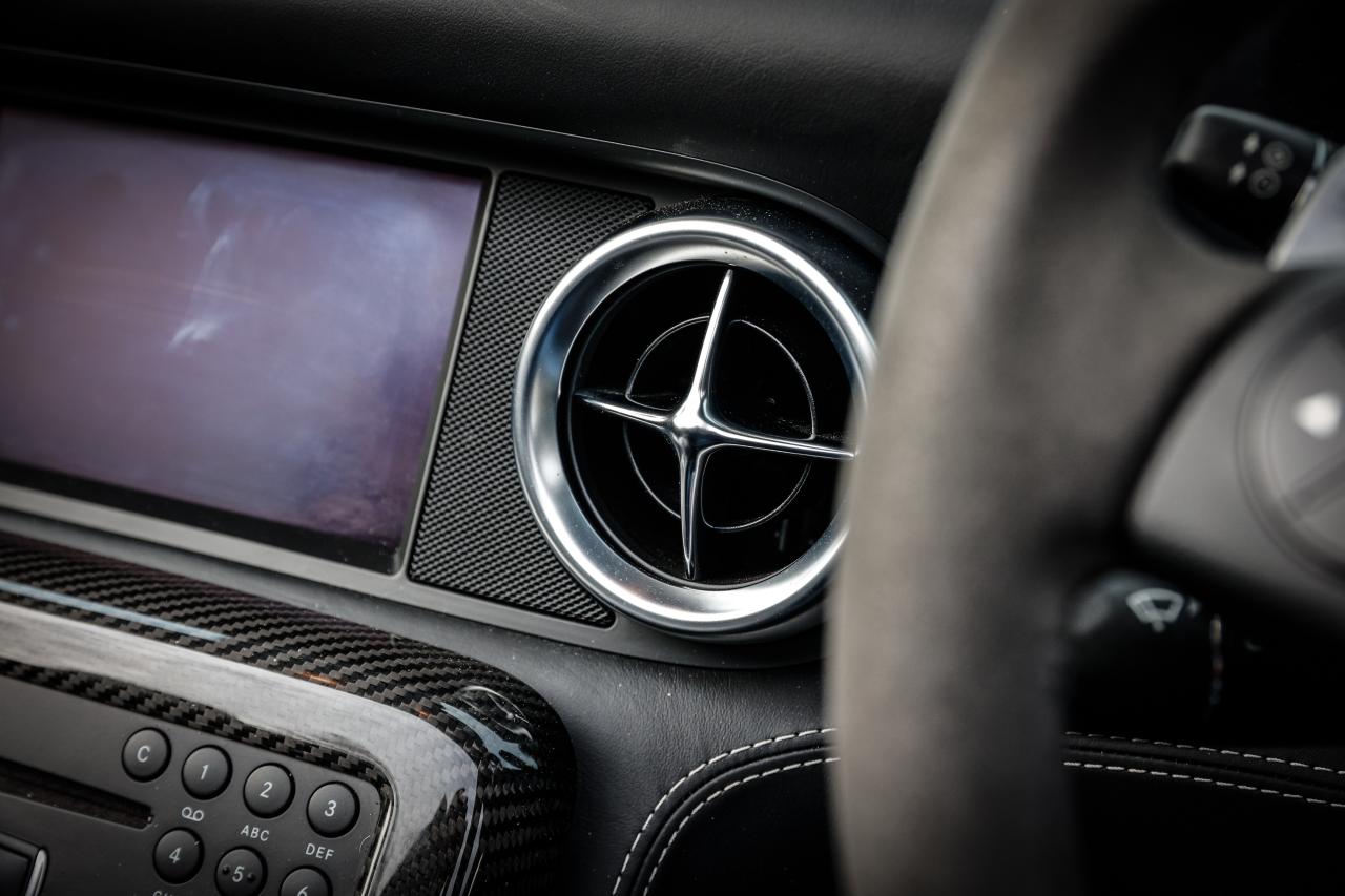 2011 Mercedes - Benz SLS 63 AMG Roadster