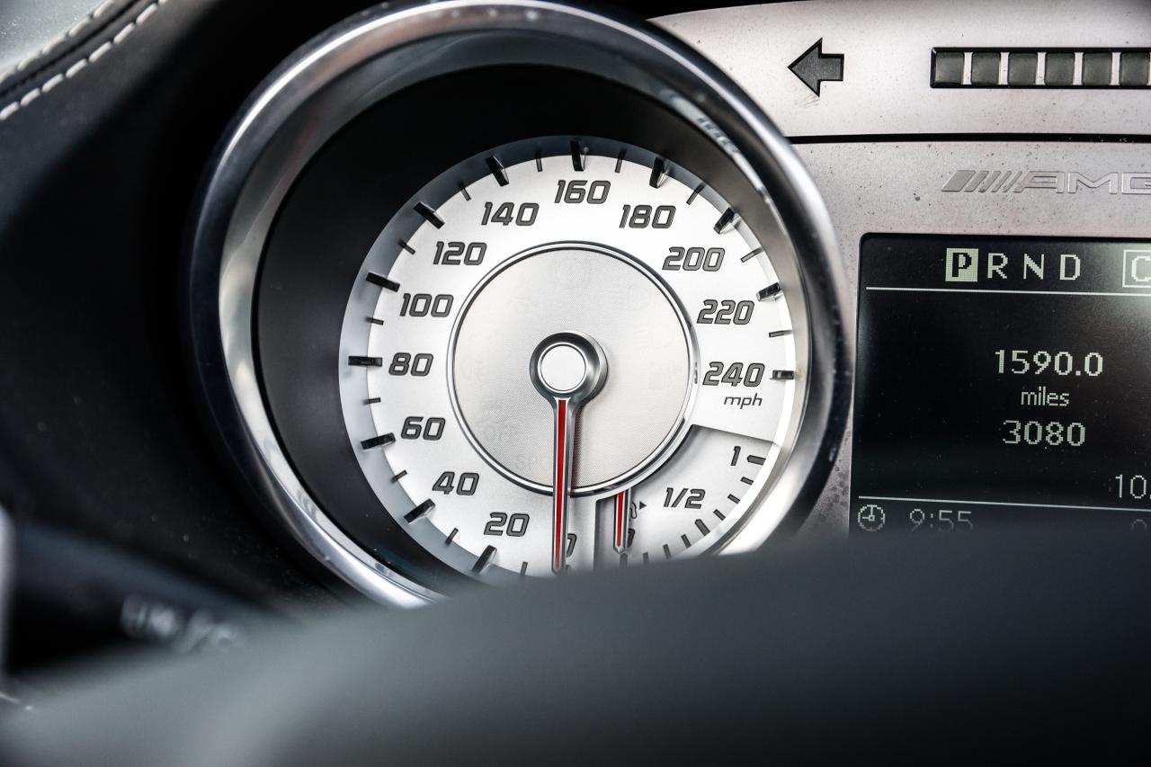 2011 Mercedes - Benz SLS 63 AMG Roadster