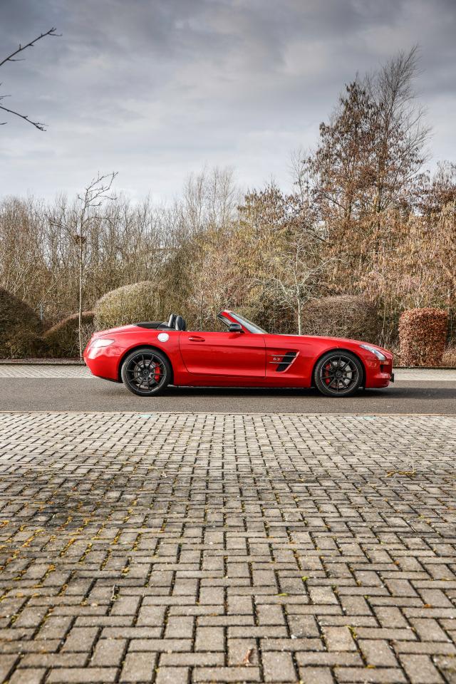 2011 Mercedes - Benz SLS 63 AMG Roadster