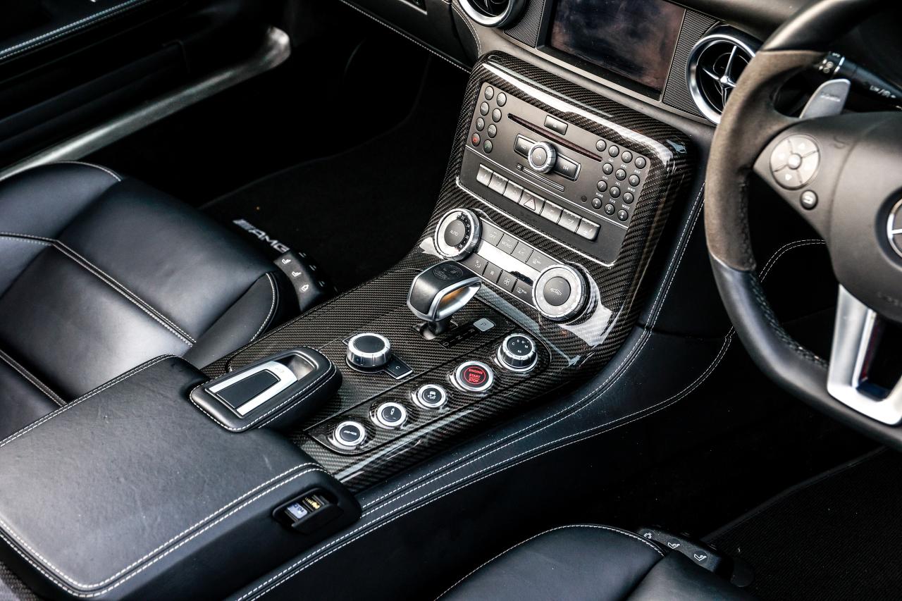 2011 Mercedes - Benz SLS 63 AMG Roadster