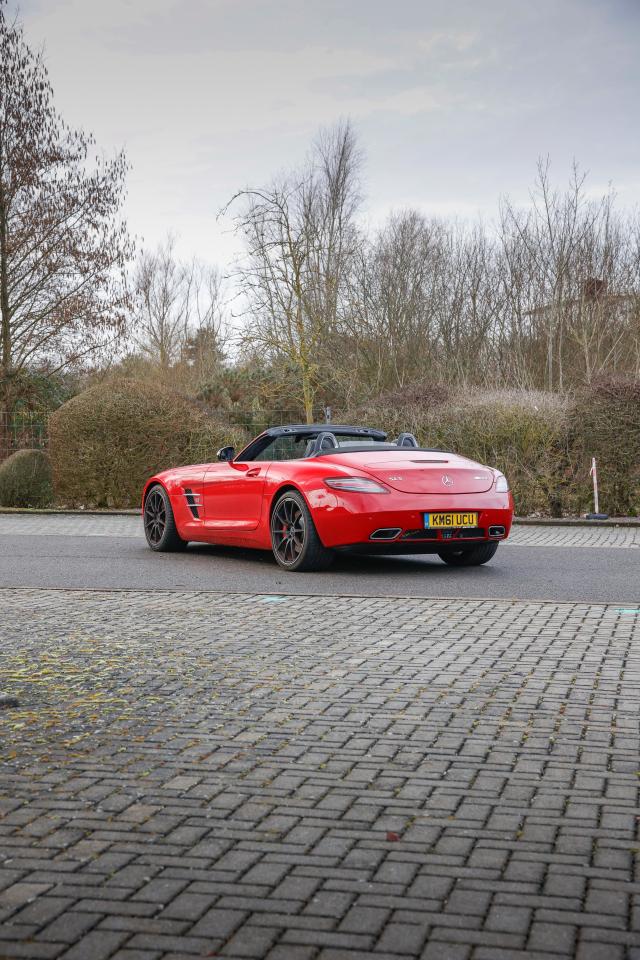 2011 Mercedes - Benz SLS 63 AMG Roadster