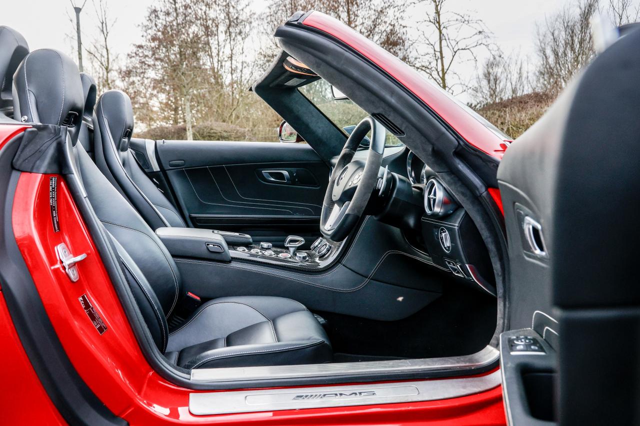 2011 Mercedes - Benz SLS 63 AMG Roadster