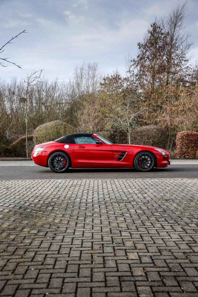 2011 Mercedes - Benz SLS 63 AMG Roadster