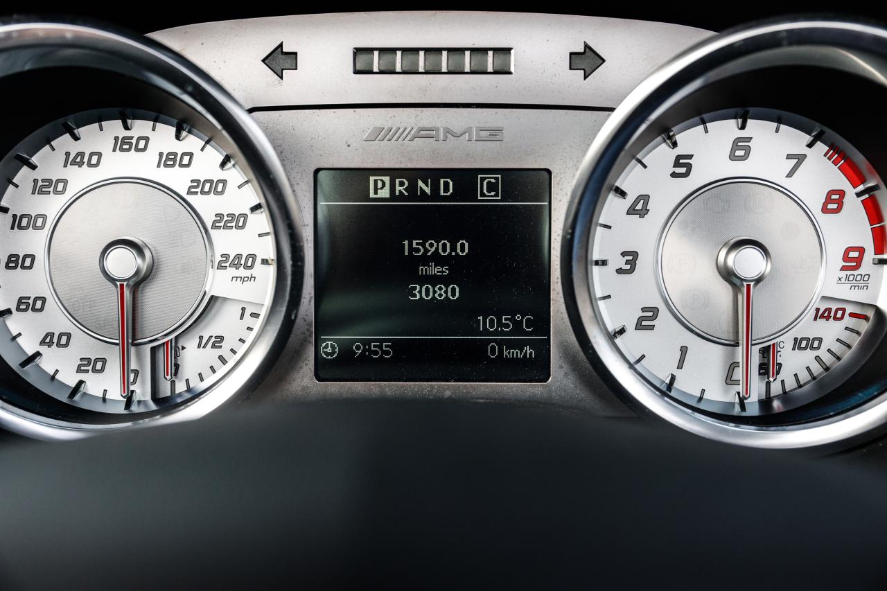 2011 Mercedes - Benz SLS 63 AMG Roadster