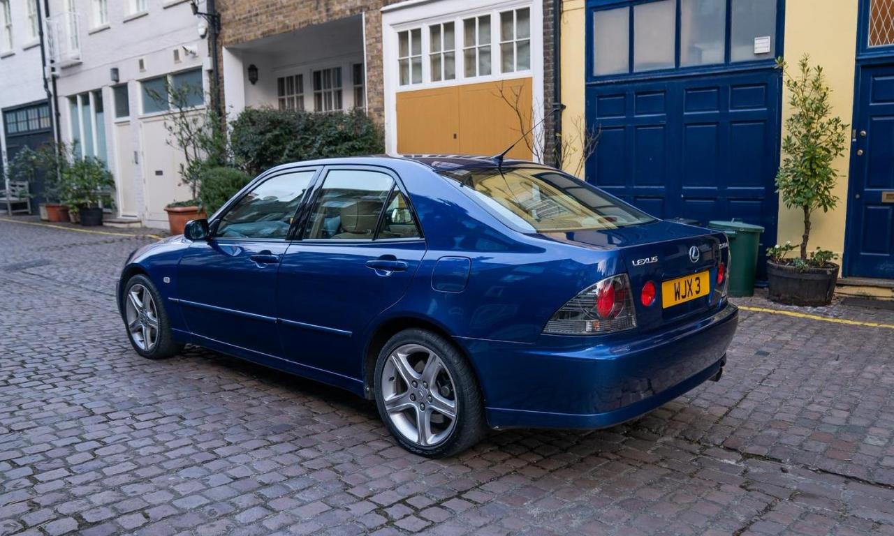 2002 Lexus IS200