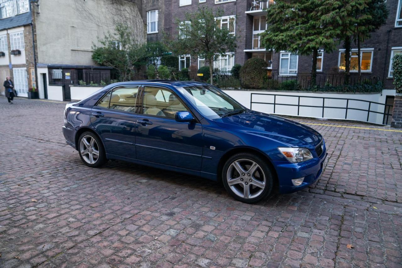 2002 Lexus IS200