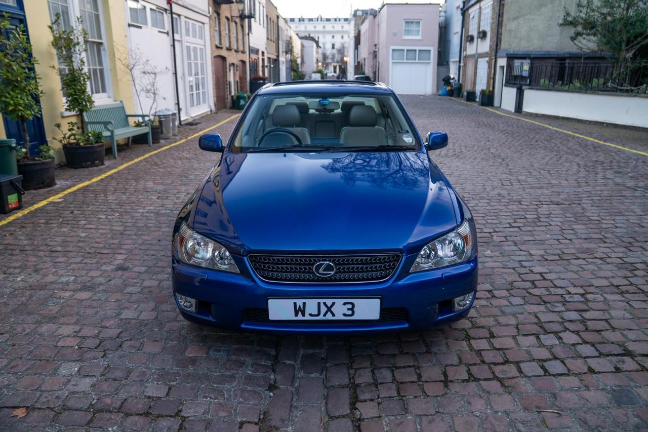 2002 Lexus IS200