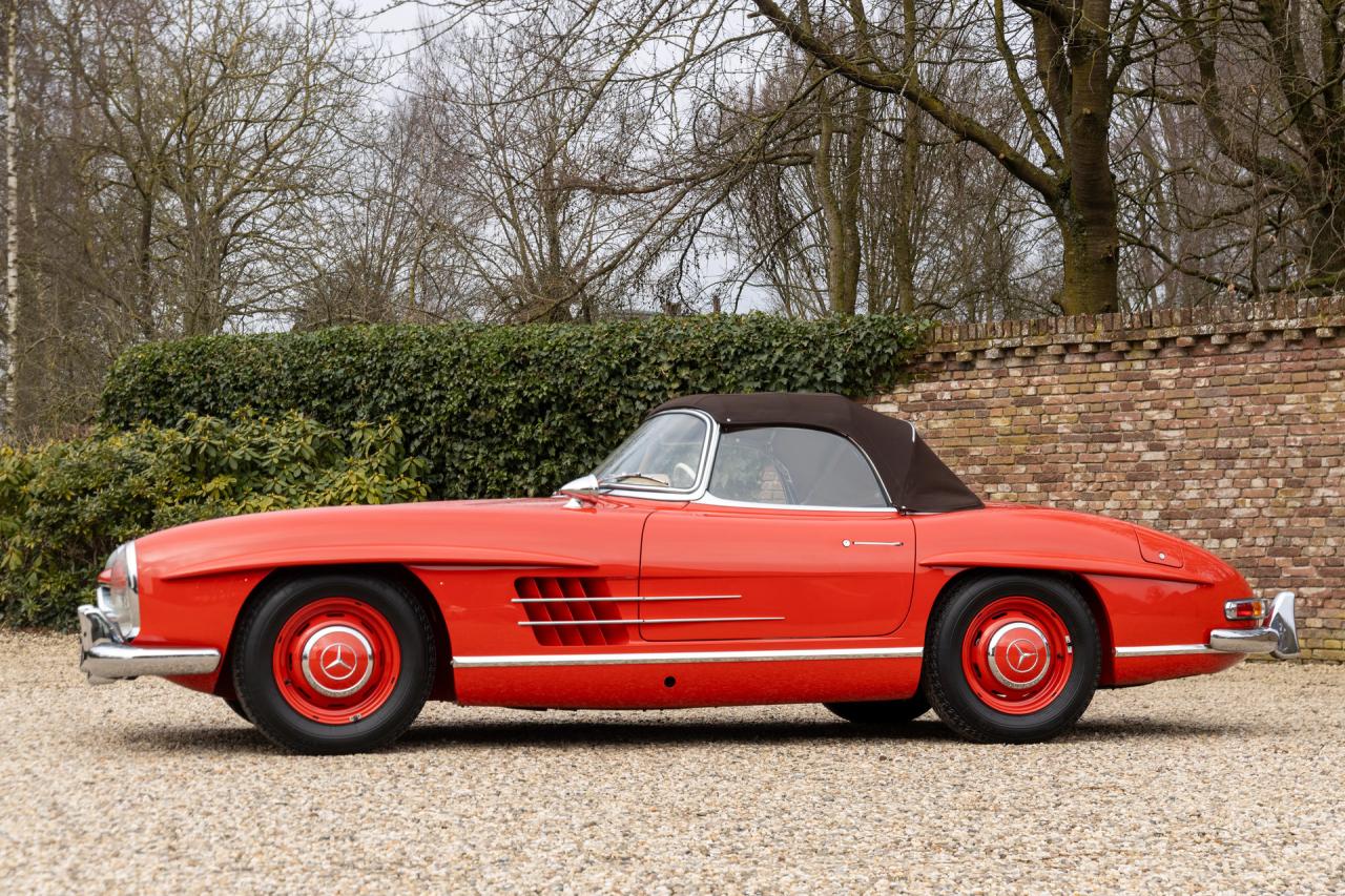 1962 Mercedes - Benz 300 SL Roadster &ldquo;Restoration by MB Classic Center in Fellbach&rdquo;