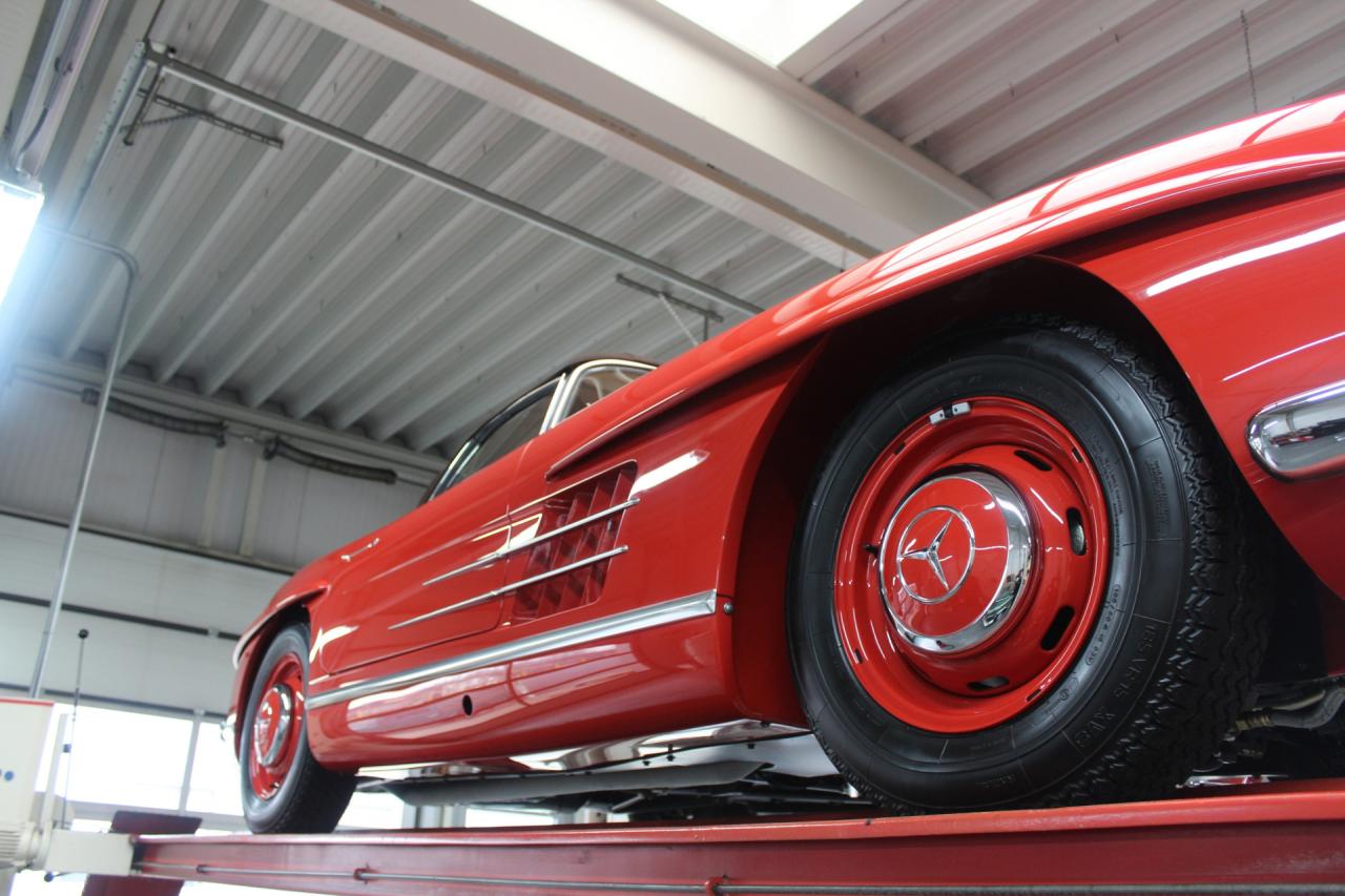 1962 Mercedes - Benz 300 SL Roadster &ldquo;Restoration by MB Classic Center in Fellbach&rdquo;