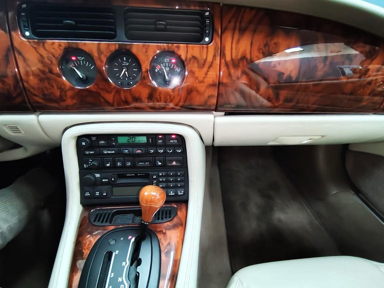 1998 Jaguar XK R COUPE