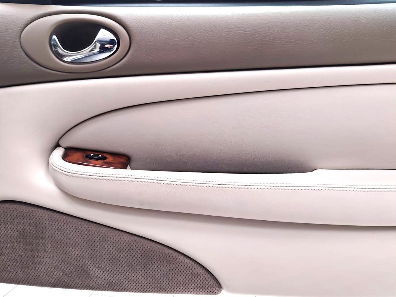 1998 Jaguar XK R COUPE