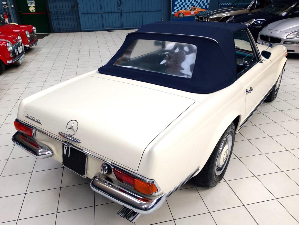 1965 Mercedes - Benz 230 SL Pagode